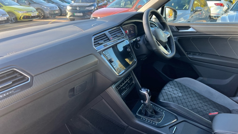 Used Volkswagen Tiguan 2023 for sale - 76869528: Photo 2