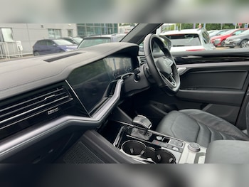 Used Volkswagen Touareg 2021 for sale - 75725985: Photo