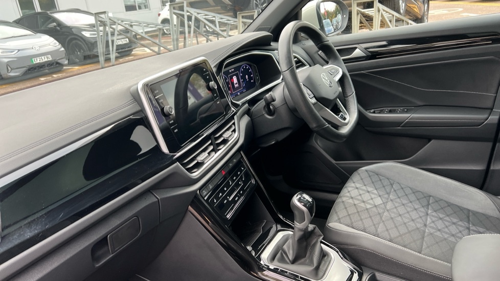 Used Volkswagen T-Roc 2025 for sale - 76873532: Photo 2