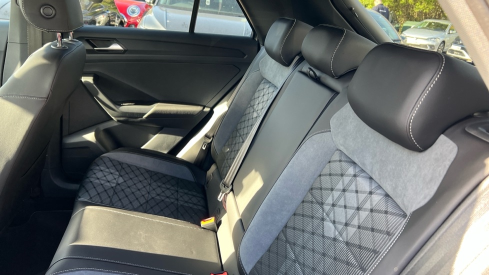 Used Volkswagen T-Roc 2025 for sale - 76870245: Photo 15