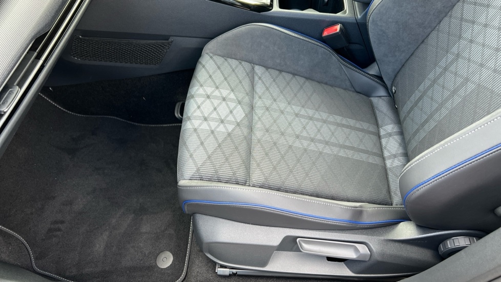 Used Volkswagen Golf 2025 for sale - 76937504: Photo 39