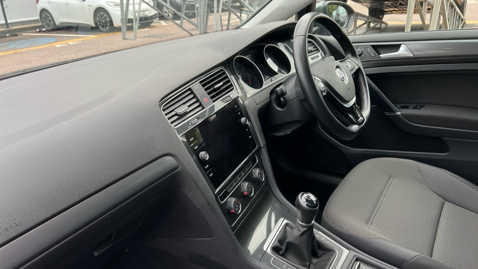 Used Volkswagen Golf 2019 for sale - 77042811: Photo 2