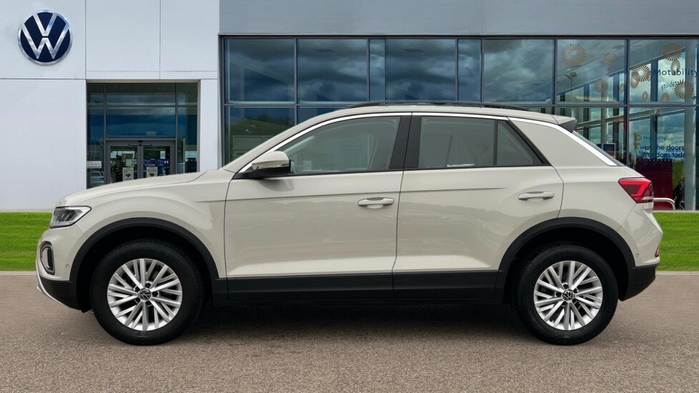 Used Volkswagen T-Roc 2023 for sale - 76203875: Photo 9