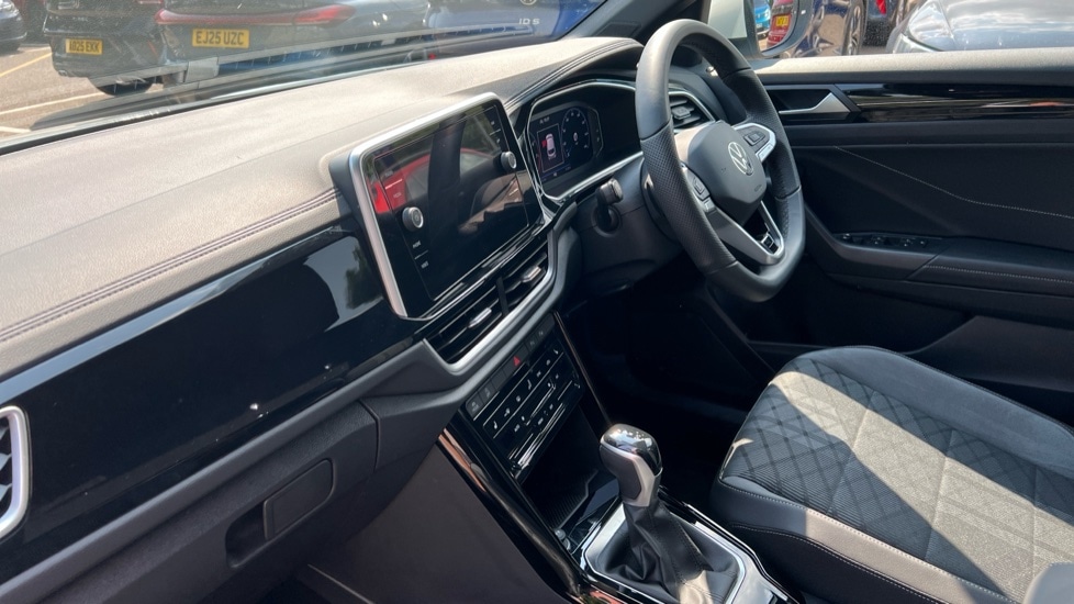 Used Volkswagen T-Roc 2025 for sale - 76400701: Photo 2