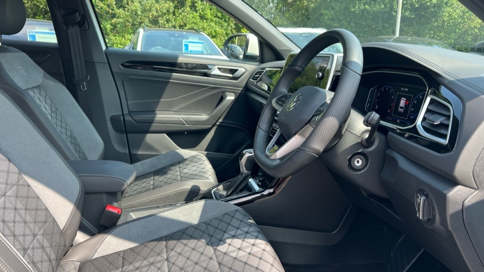 Used Volkswagen T-Roc 2025 for sale - 76400701: Photo 26