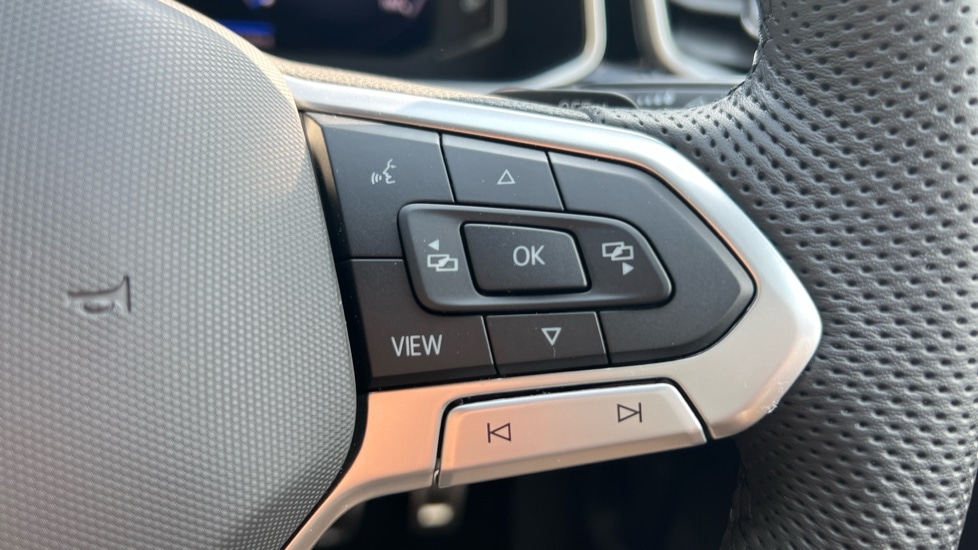 Used Volkswagen T-Roc 2025 for sale - 76400701: Photo 30