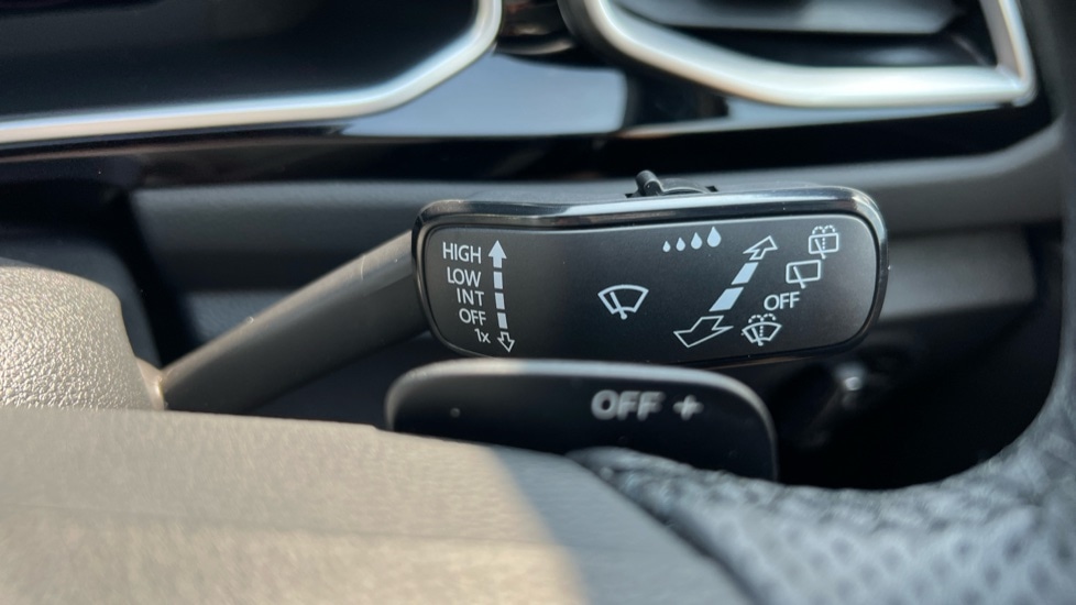 Used Volkswagen T-Roc 2025 for sale - 76400701: Photo 32