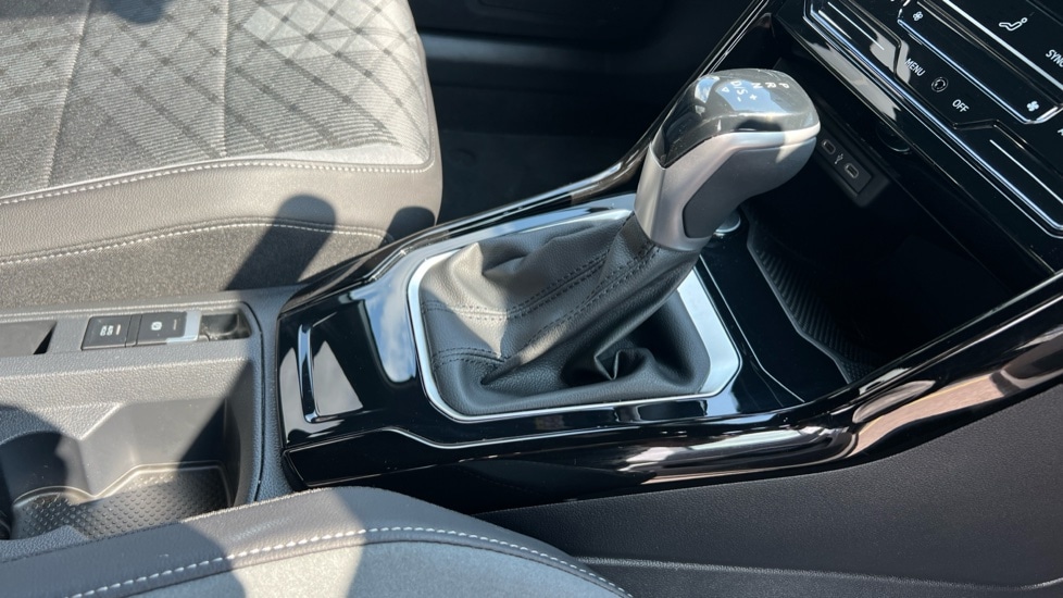 Used Volkswagen T-Roc 2025 for sale - 76400701: Photo 35