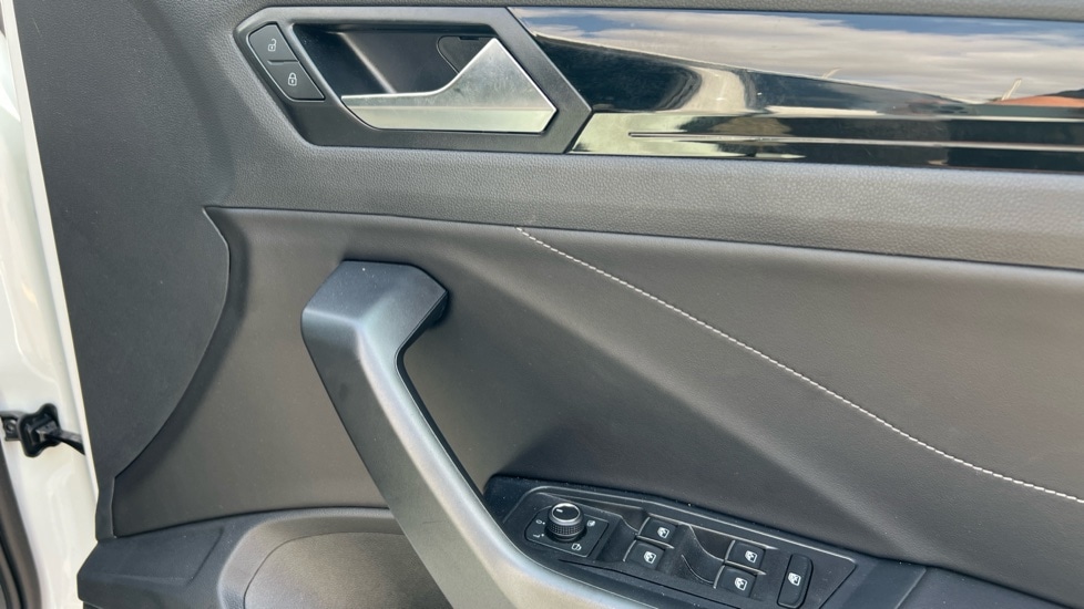 Used Volkswagen T-Roc 2025 for sale - 76400701: Photo 37