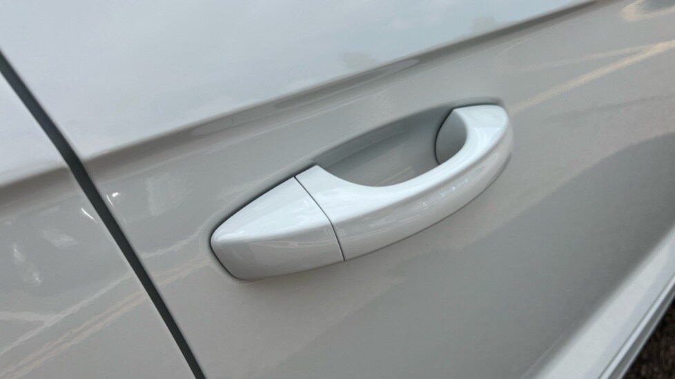 Used Volkswagen T-Roc 2025 for sale - 76400701: Photo 45