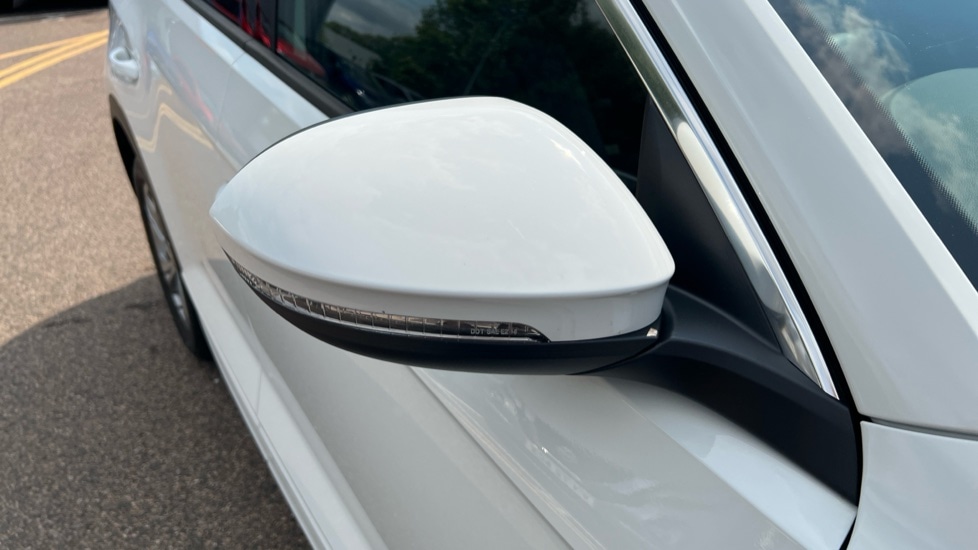 Used Volkswagen T-Roc 2025 for sale - 76400701: Photo 46