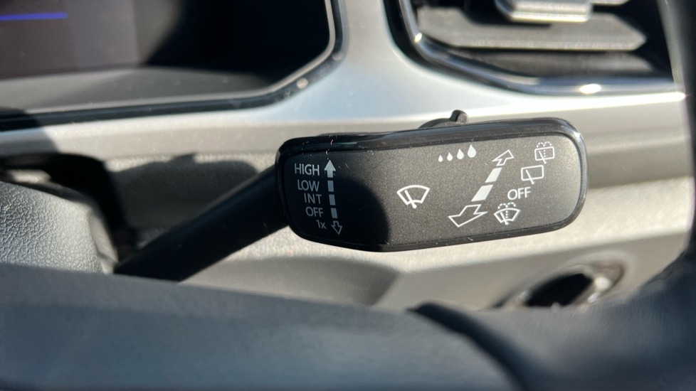 Used Volkswagen T-Roc 2024 for sale - 76037734: Photo 32