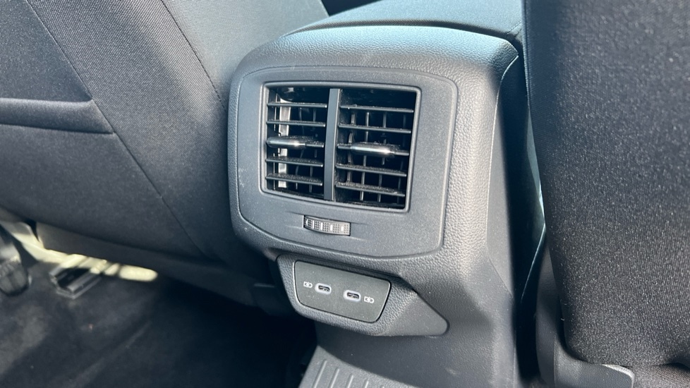 Used Volkswagen T-Roc 2024 for sale - 76037734: Photo 34