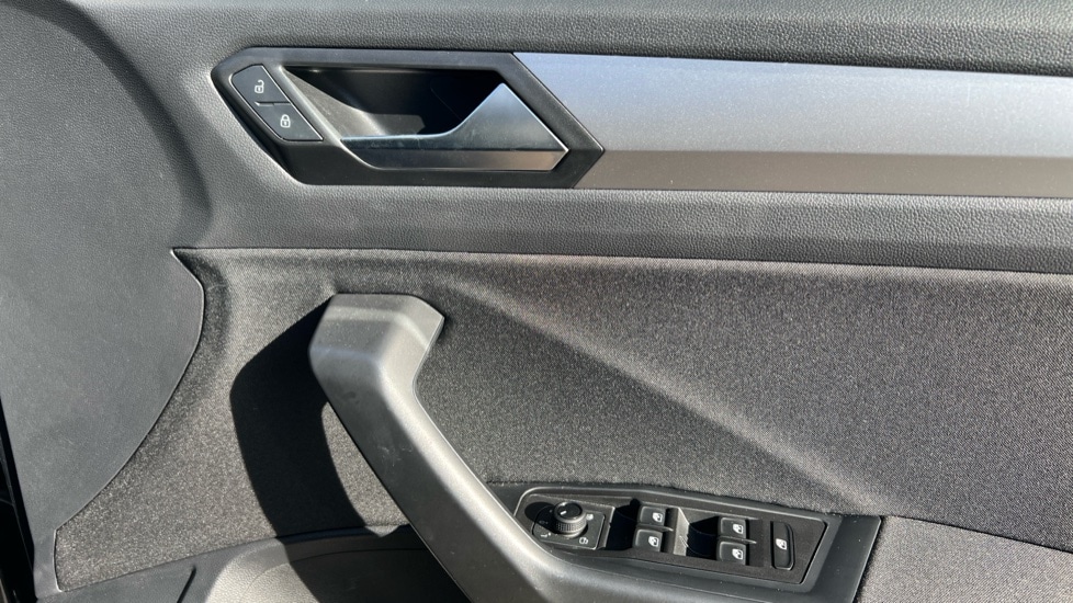 Used Volkswagen T-Roc 2024 for sale - 76037734: Photo 37