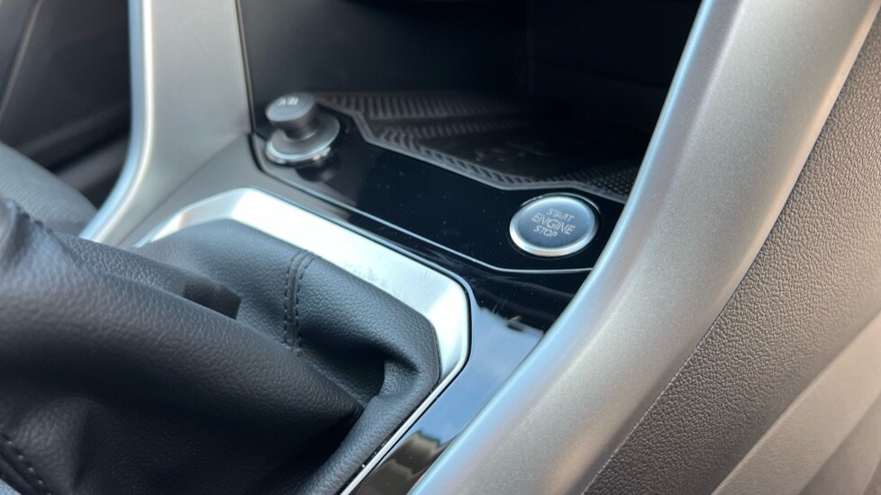 Used Volkswagen T-Roc 2024 for sale - 76037734: Photo 47