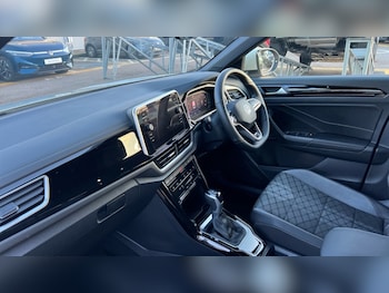 Used Volkswagen T-Roc 2023 for sale - 76960135: Photo