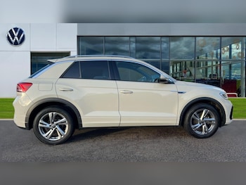 Used Volkswagen T-Roc 2023 for sale - 76960135: Photo