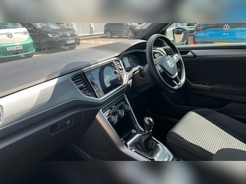 Used Volkswagen T-Roc 2021 for sale - 75288115: Photo