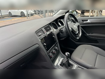 Used Volkswagen Golf 2019 for sale - 76851159: Photo