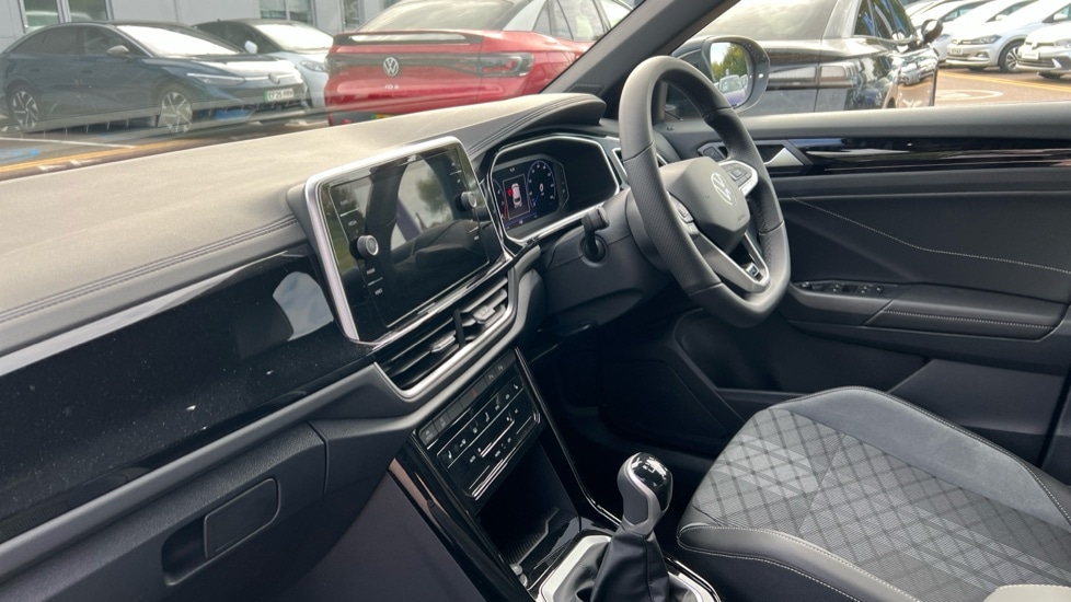 Used Volkswagen T-Roc 2025 for sale - 76328365: Photo 2