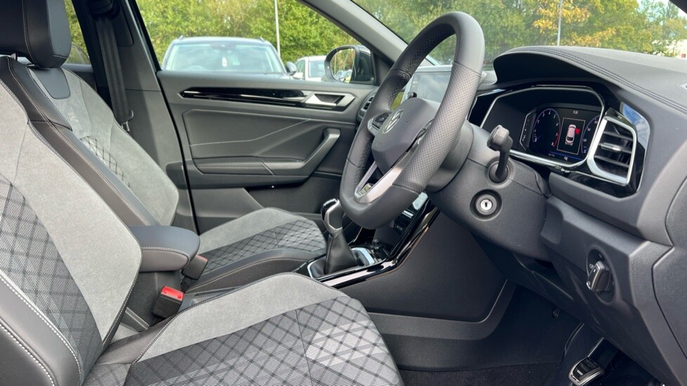 Used Volkswagen T-Roc 2025 for sale - 76328365: Photo 26