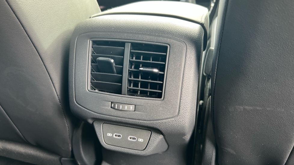 Used Volkswagen T-Roc 2025 for sale - 76328365: Photo 34