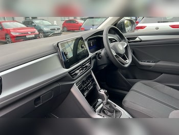 Used Volkswagen T-Roc 2025 for sale - 75373538: Photo