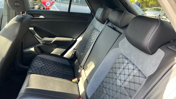 Used Volkswagen T-Roc 2025 for sale - 76328390: Photo 15