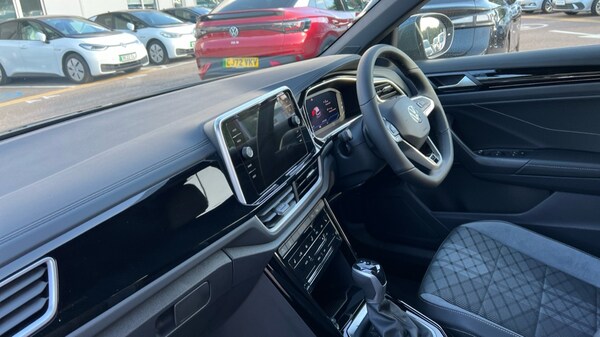 Used Volkswagen T-Roc 2025 for sale - 76328390: Photo 2