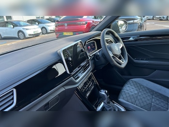 Used Volkswagen T-Roc 2025 for sale - 76328390: Photo 2