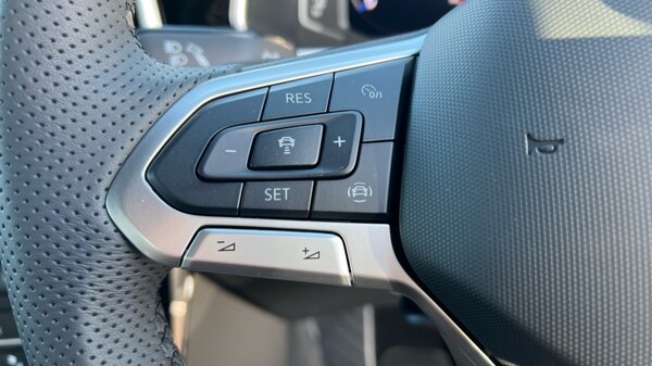 Used Volkswagen T-Roc 2025 for sale - 76328390: Photo 31