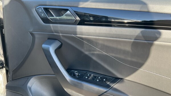 Used Volkswagen T-Roc 2025 for sale - 76328390: Photo 37