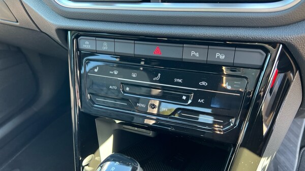Used Volkswagen T-Roc 2025 for sale - 76328390: Photo 47