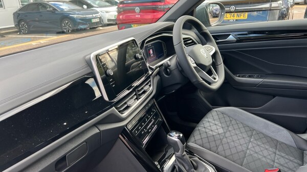 Used Volkswagen T-Roc 2025 for sale - 76328213: Photo 2