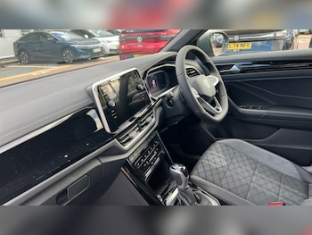 Used Volkswagen T-Roc 2025 for sale - 76328213: Photo 2