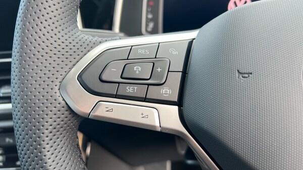 Used Volkswagen T-Roc 2025 for sale - 76328213: Photo 31