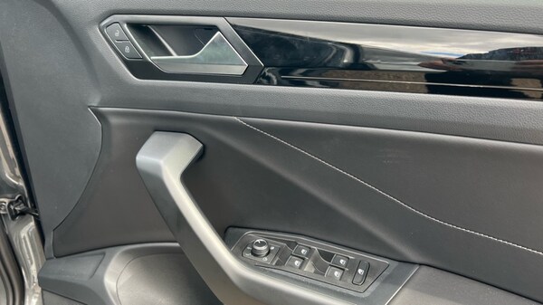 Used Volkswagen T-Roc 2025 for sale - 76328213: Photo 37