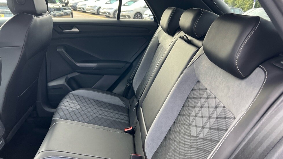 Used Volkswagen T-Roc 2025 for sale - 76870304: Photo 15