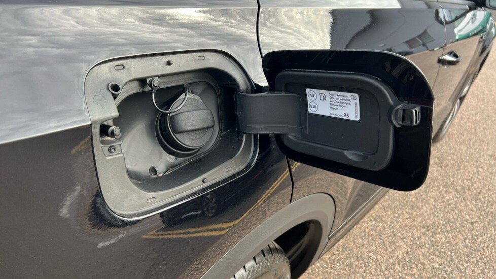 Used Volkswagen T-Roc 2025 for sale - 76870304: Photo 29