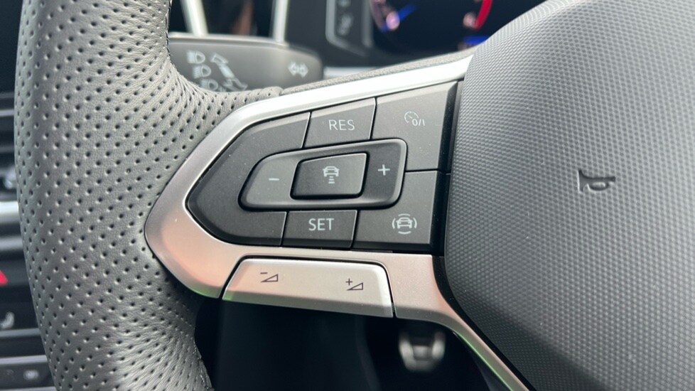 Used Volkswagen T-Roc 2025 for sale - 76870304: Photo 31