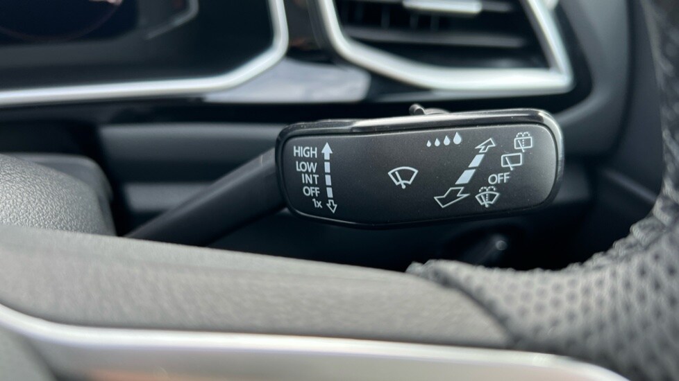 Used Volkswagen T-Roc 2025 for sale - 76870304: Photo 32