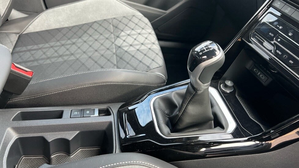 Used Volkswagen T-Roc 2025 for sale - 76870304: Photo 35