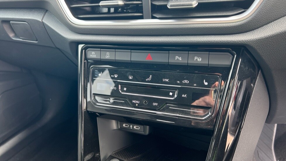 Used Volkswagen T-Roc 2025 for sale - 76870304: Photo 47