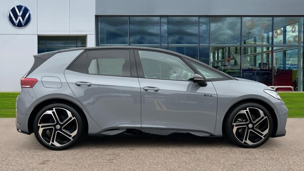 Used Volkswagen ID.3 2025 for sale - 76328290: Photo 4