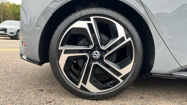 Used Volkswagen ID.3 2025 for sale - 76328290: Photo 5