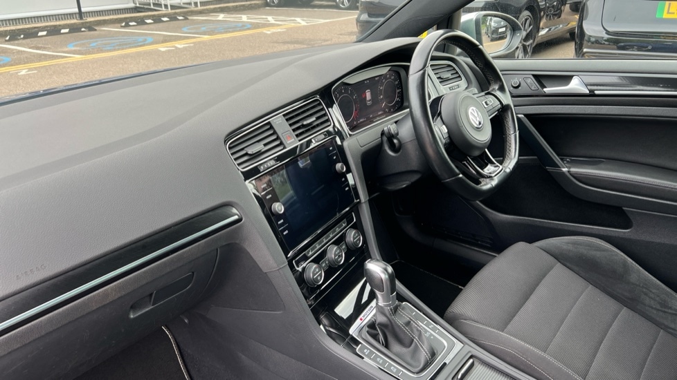 Used Volkswagen Golf 2018 for sale - 76487441: Photo 2