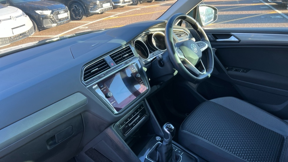 Used Volkswagen Tiguan 2021 for sale - 76873023: Photo 2