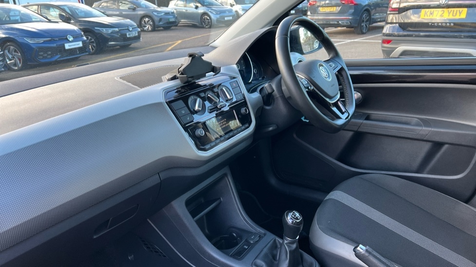 Used Volkswagen up! 2017 for sale - 76684372: Photo 2