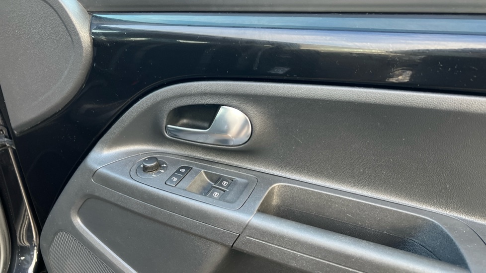 Used Volkswagen up! 2017 for sale - 76684372: Photo 37