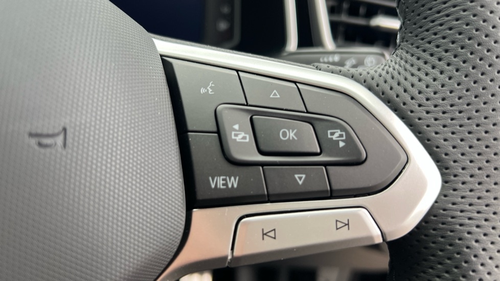 Used Volkswagen T-Roc 2025 for sale - 76328085: Photo 30
